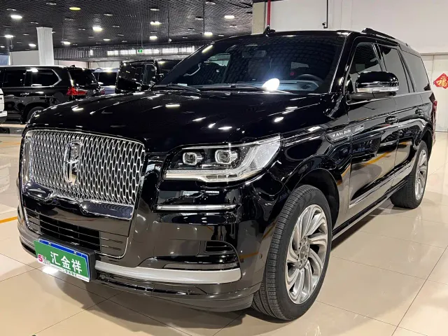 Lincoln Navigator — Фото автомобиля 2