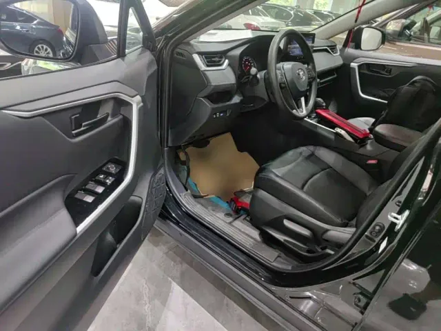 Toyota RAV4 — Фото автомобиля 15