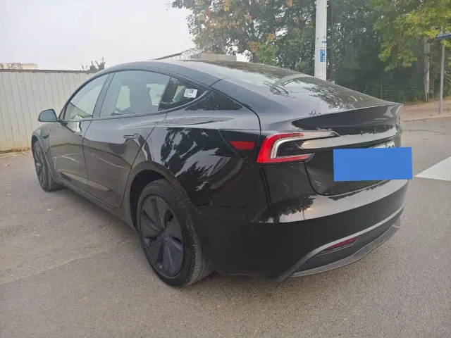 Tesla Model 3 — Фото автомобиля 6