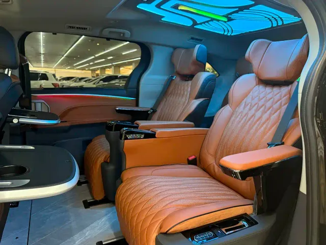 Toyota Sienna — Фото автомобиля 6