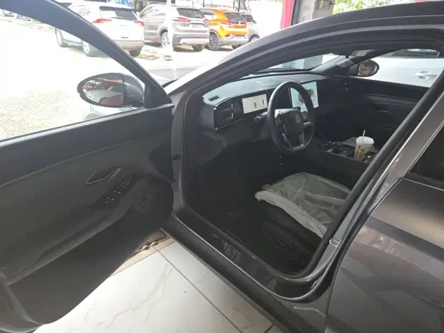 BYD Qin L — Фото автомобиля 15