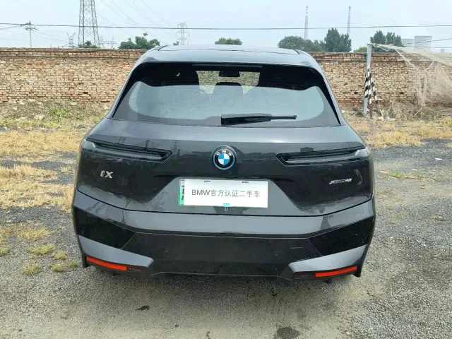 BMW iX — Фото автомобиля 3