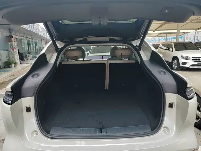 IM Motors LS6 — Фото автомобиля 18