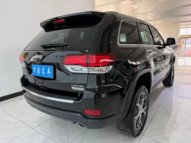 Jeep Grand Cherokee — Фото автомобиля 20