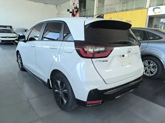 Honda Fit — Фото автомобиля 4