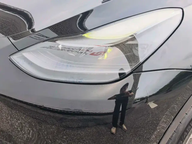 Tesla Model Y — Фото автомобиля 9