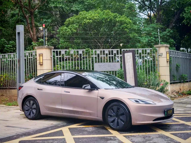 Tesla Model 3 — Фото автомобиля 3