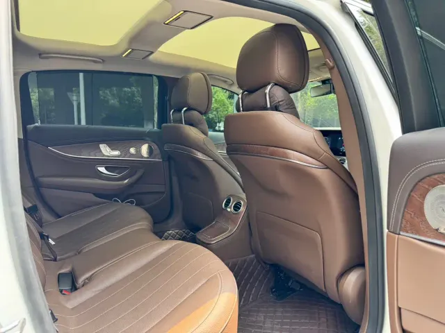 Mercedes-Benz E-Class — Фото автомобиля 12
