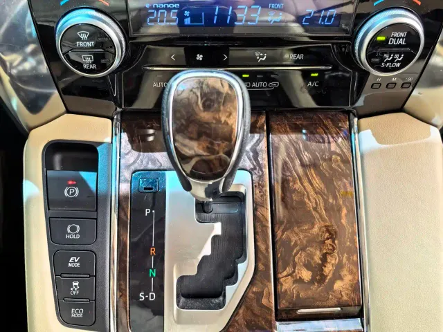 Toyota Alphard — Фото автомобиля 6
