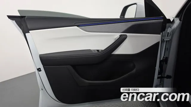 Tesla Model Y — Фото автомобиля 23