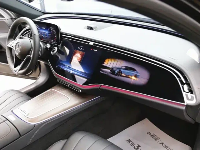 Mercedes-Benz E-Class — Фото автомобиля 23