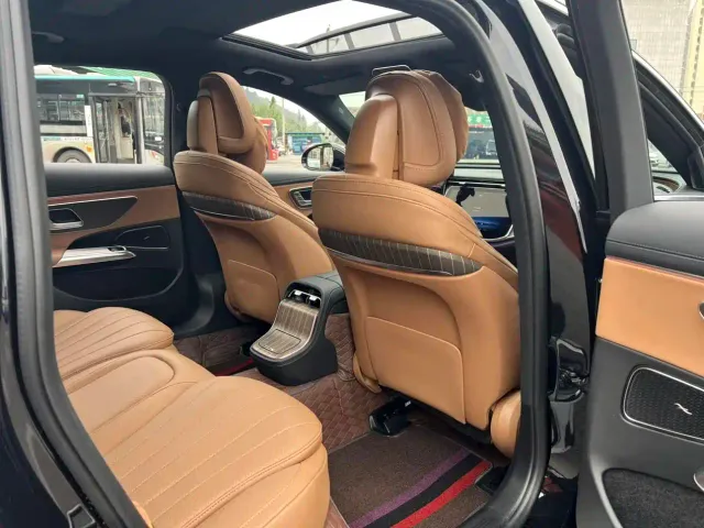 Mercedes-Benz E-Class — Фото автомобиля 12