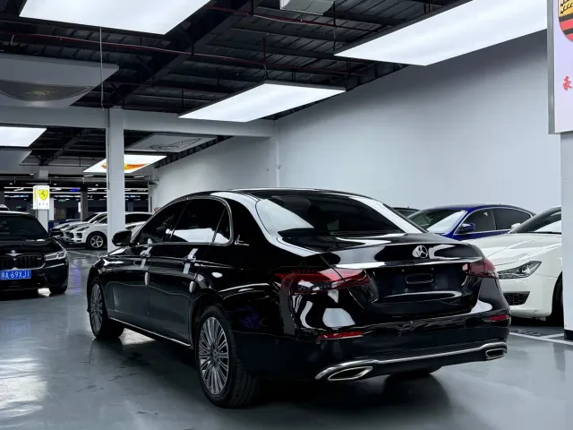 Mercedes-Benz E-Class — Фото автомобиля 21