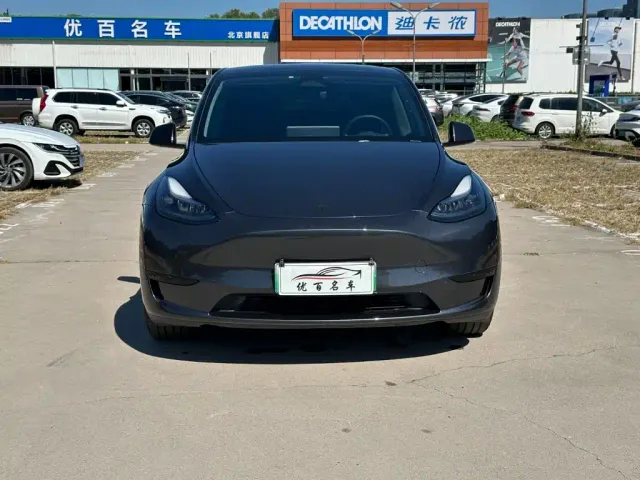 Tesla Model Y — Фото автомобиля 12