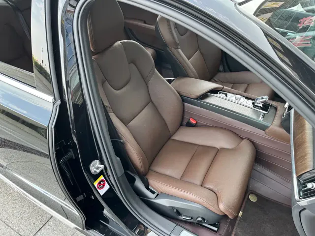Volvo S90 — Фото автомобиля 18