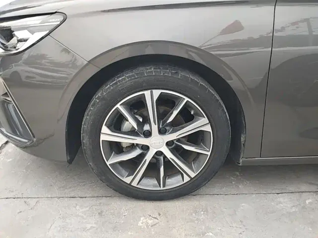 Geely Emgrand — Фото автомобиля 22