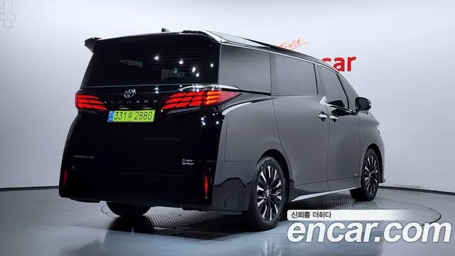 Toyota Alphard — Фото автомобиля 2