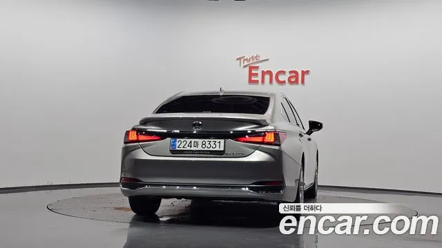 Lexus ES — Фото автомобиля 4