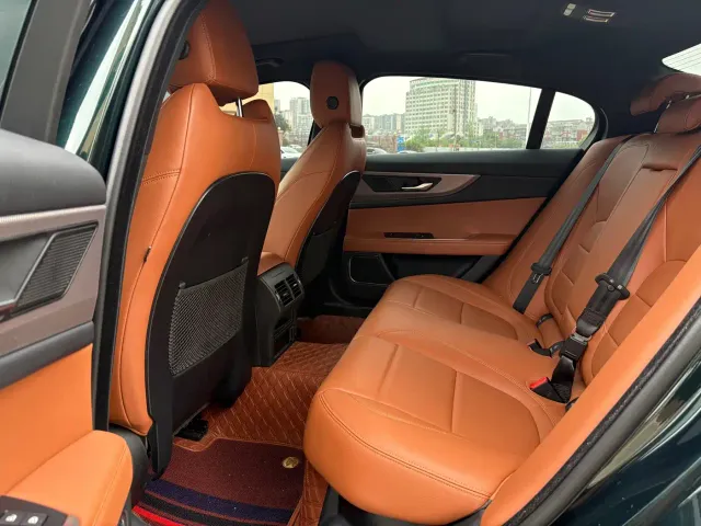 Jaguar XEL — Фото автомобиля 5