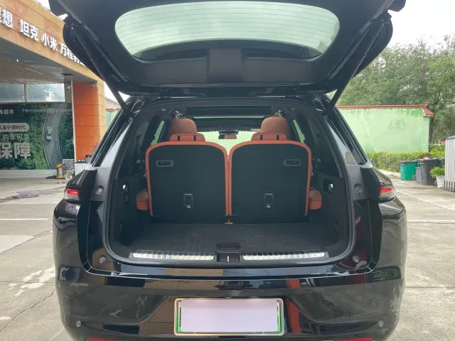 Li Auto Li L8 2023 Pro — Фото автомобиля 15