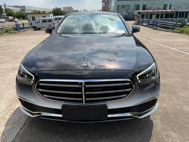 Mercedes-Benz E-Class — Фото автомобиля 4