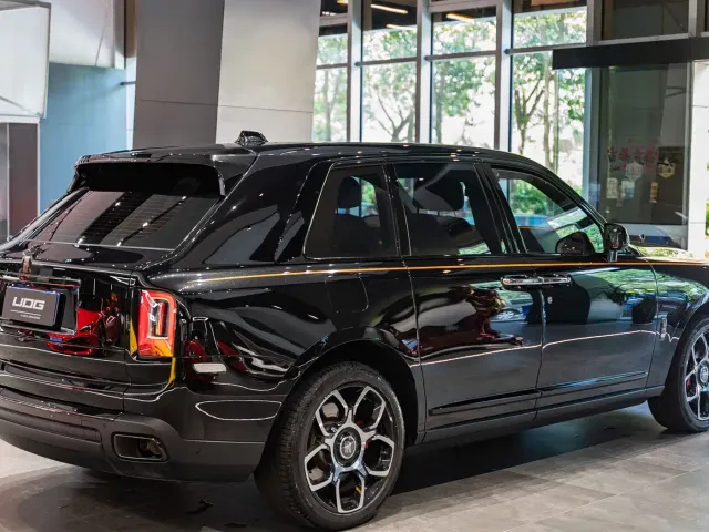 Rolls-Royce Cullinan — Фото автомобиля 17