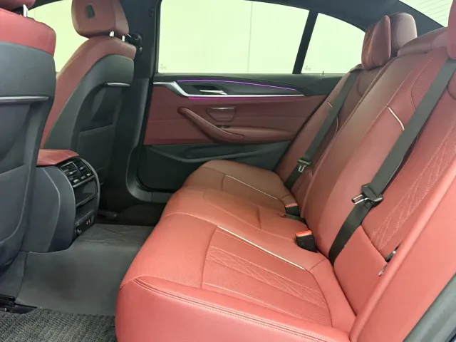 BMW 5 Series — Фото автомобиля 11