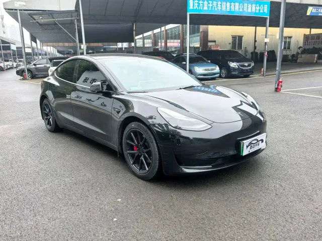 Tesla Model 3 — Фото автомобиля 3