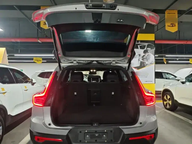 Volvo XC40 — Фото автомобиля 18