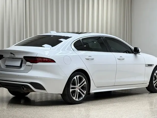 Jaguar XEL — Фото автомобиля 4