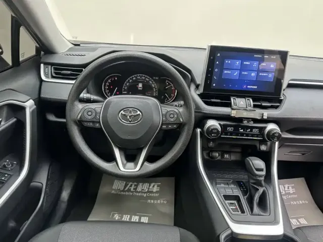 Toyota RAV4 — Фото автомобиля 14
