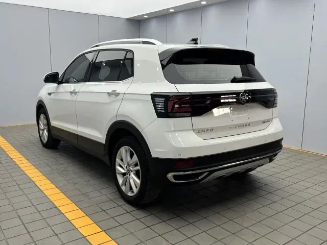 Volkswagen T-Cross — Фото автомобиля 4