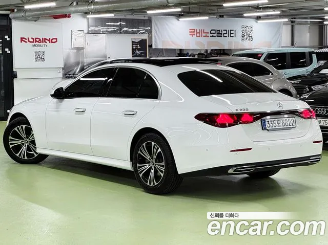 Mercedes-Benz E-Class — Фото автомобиля 3