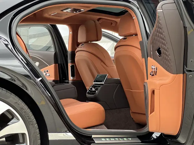 Bentley Flying Spur — Фото автомобиля 8