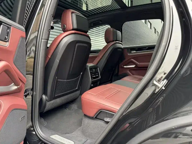 Porsche Cayenne — Фото автомобиля 8