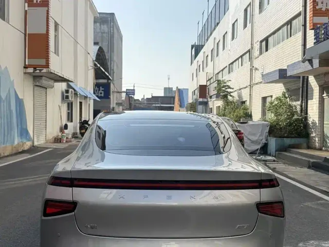 Xpeng P7 — Фото автомобиля 7
