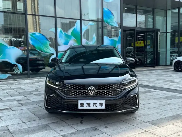 Volkswagen Passat — Фото автомобиля 2