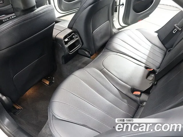 Mercedes-Benz E-Class — Фото автомобиля 9