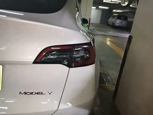 Tesla Model Y — Фото автомобиля 7