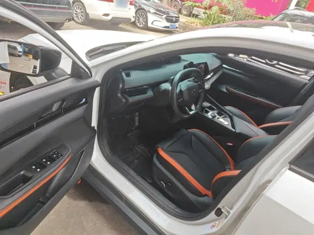 Changan Changan UNI-V 2023 1.5T Luxury Edition — Фото автомобиля 15