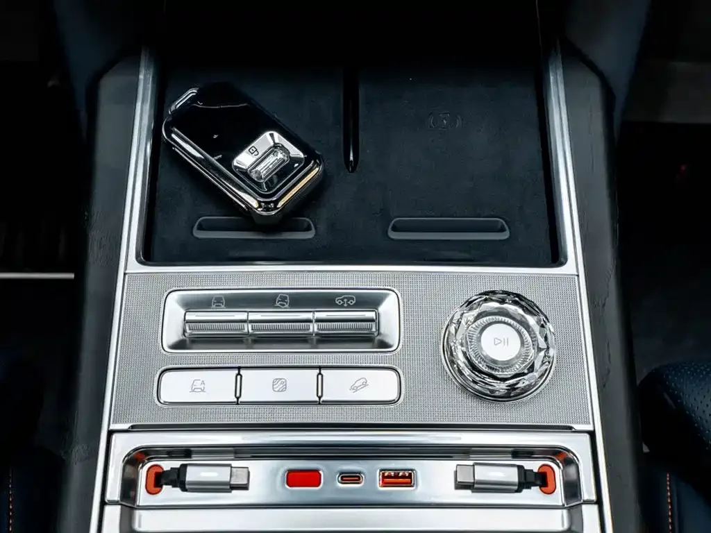ZEEKR Zeekr 9X 2025 Model Gloss Black Edition — Фото автомобиля 20