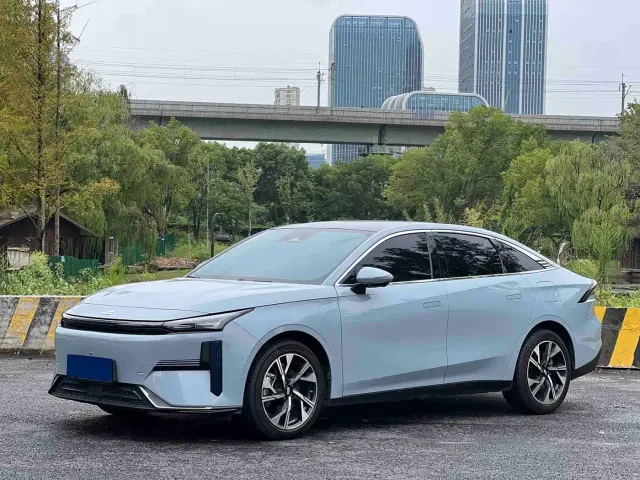 Фотография автомобиля — Geely Galaxy L6