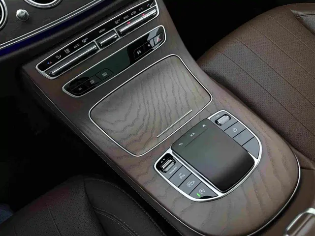 Mercedes-Benz E-Class — Фото автомобиля 13