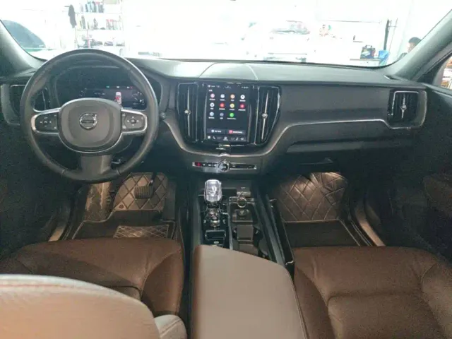 Volvo XC60 — Фото автомобиля 9