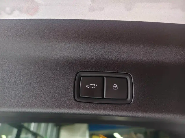 Li Auto L8 — Фото автомобиля 12