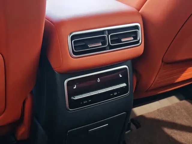 Li Auto L7 — Фото автомобиля 26
