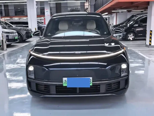 Li Auto L8 — Фото автомобиля 2