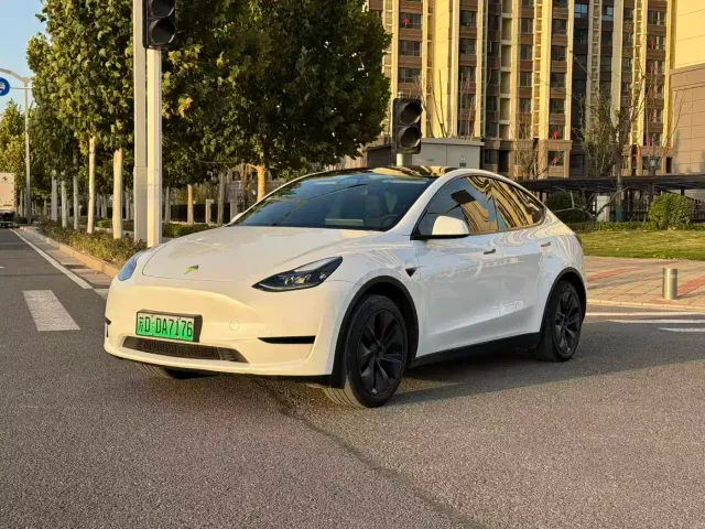 Фотография автомобиля — Tesla Model Y