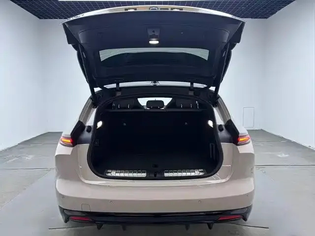 Nio ET5 Touring — Фото автомобиля 17
