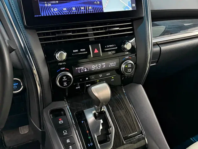 Lexus LM — Фото автомобиля 14
